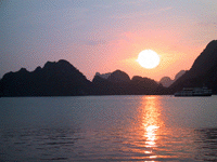 halong, coucher de soleil sur la baie d'Along, 